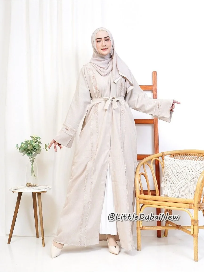 Abaya Hanifa, Model abaya bukaan kancing cetit