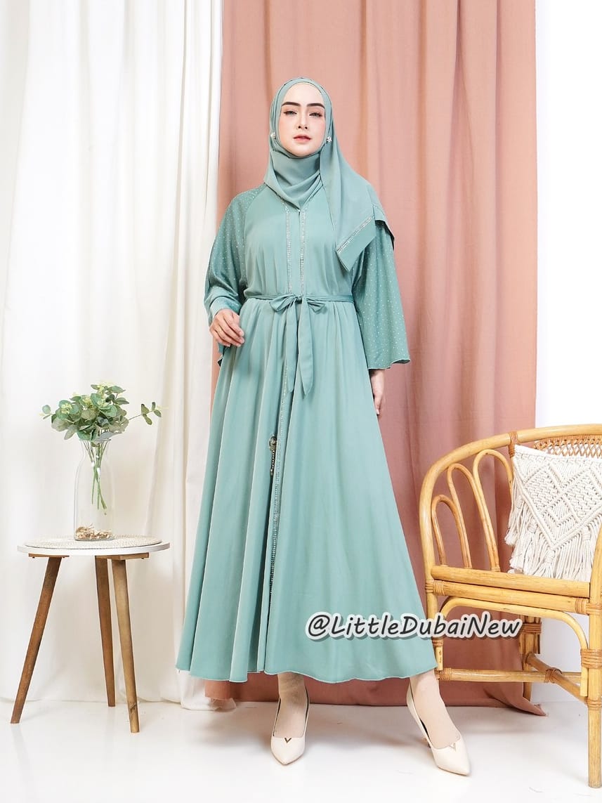 Abaya Zafira Model bawah Umbrella, Bukaan kancing cetit