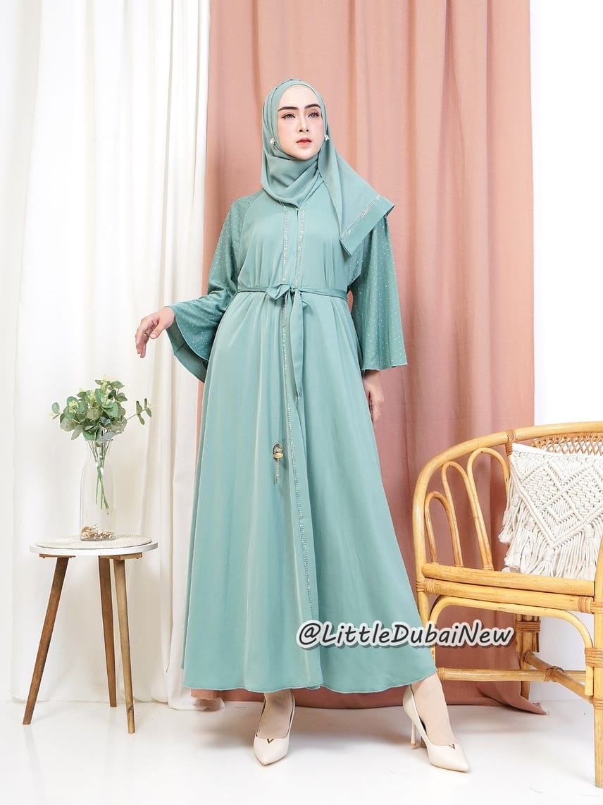 Abaya Zafira Model bawah Umbrella, Bukaan kancing cetit