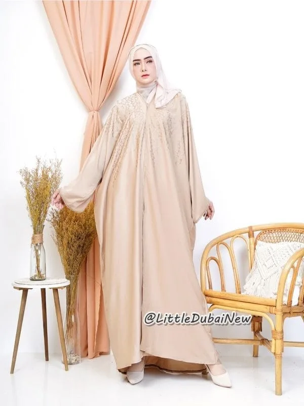Abaya Sameera dengan bukaan kancing cetit