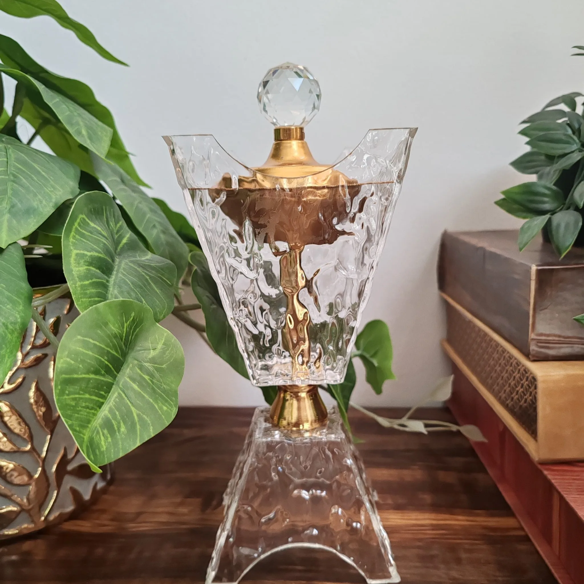 Tempat Bukhoor Dubai Transparan dengan Desain Modern dan Mewah