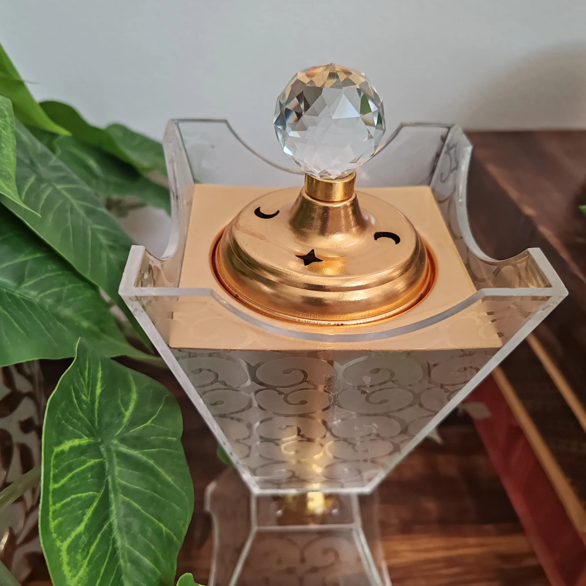 Tempat Bukhoor Dubai Transparan dengan Desain Modern dan Mewah